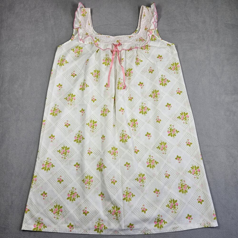 Vintage JCPenney Night Gown Womens Large Strawberries Knee Length Cottagecore